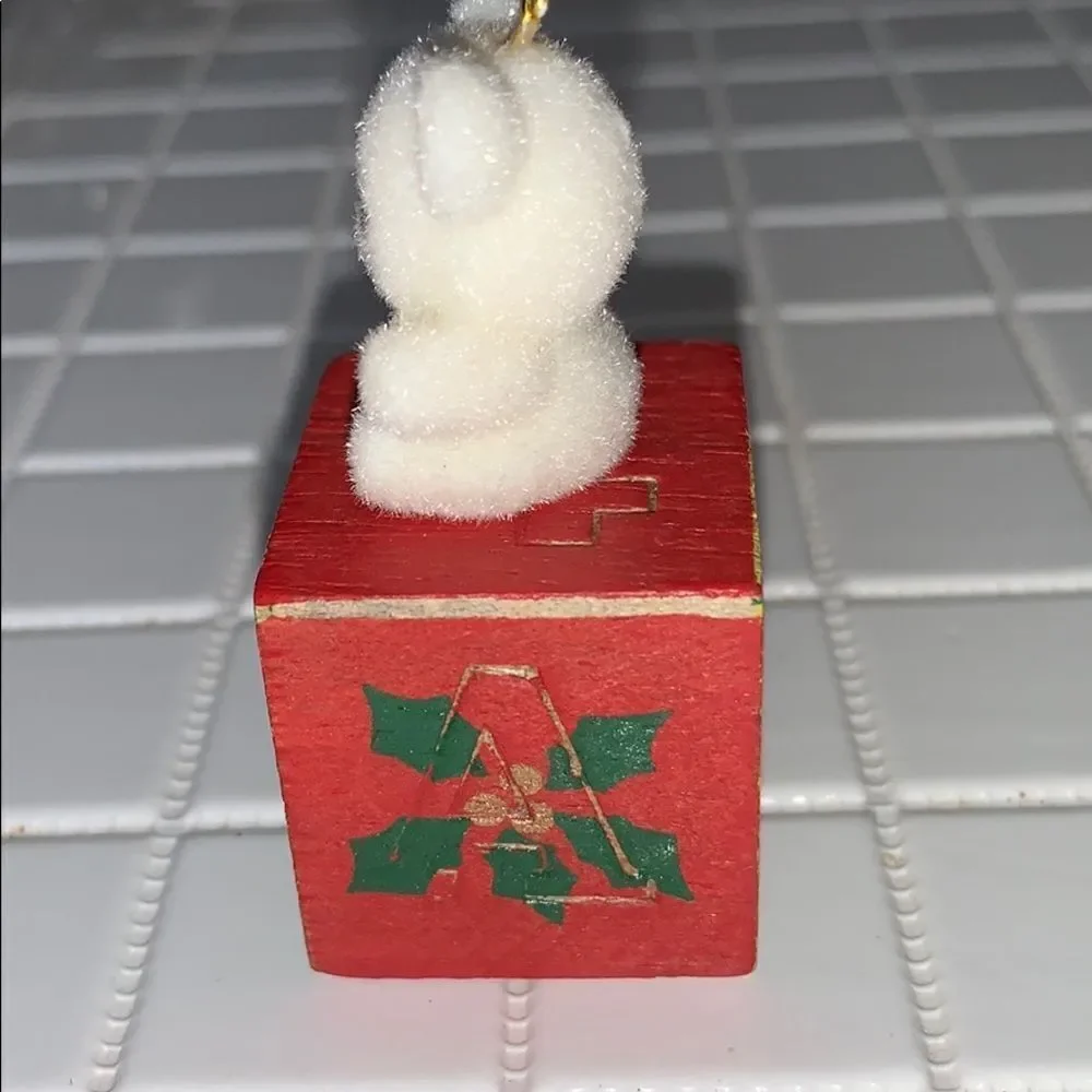 Vtg Enesco‎ bear on a Christmas block ornament